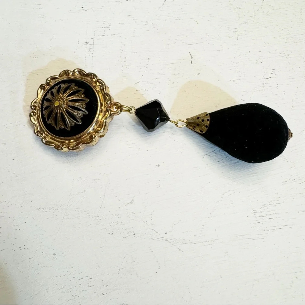 Long Black Gold Dangle Drop Clip On Earrings Statement Vintage Plastic Acrylic